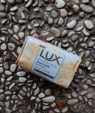 Lux Sabun Mandi Batang 70gr - Vevet